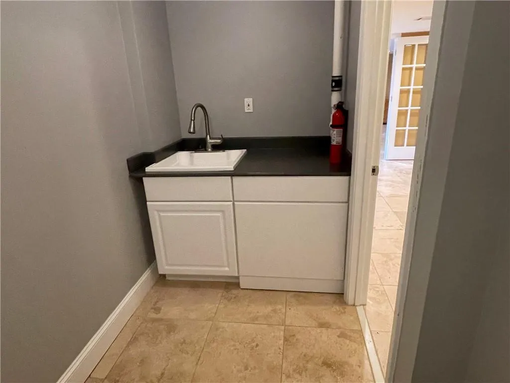7105 Hunters Branch Drive, Sandy Springs, Georgia 30328, 5 Bedrooms Bedrooms, ,3 BathroomsBathrooms,Residential,Sold,7105 Hunters Branch Drive,6983768