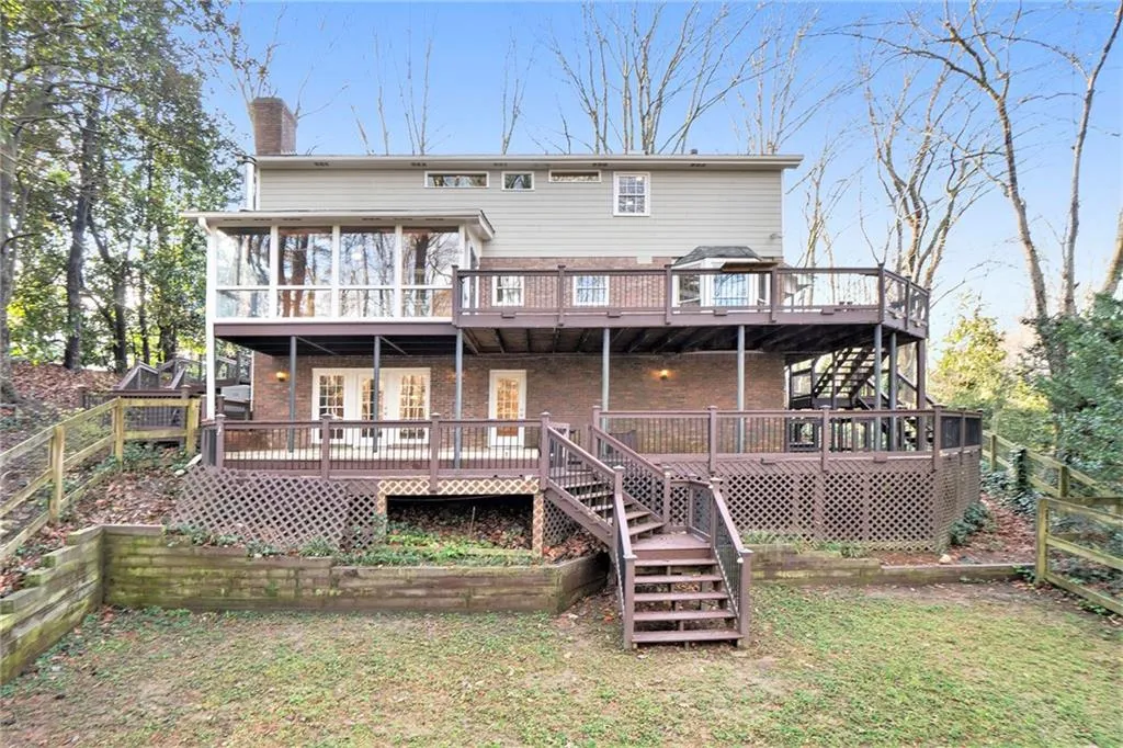7105 Hunters Branch Drive, Sandy Springs, Georgia 30328, 5 Bedrooms Bedrooms, ,3 BathroomsBathrooms,Residential,Sold,7105 Hunters Branch Drive,6983768