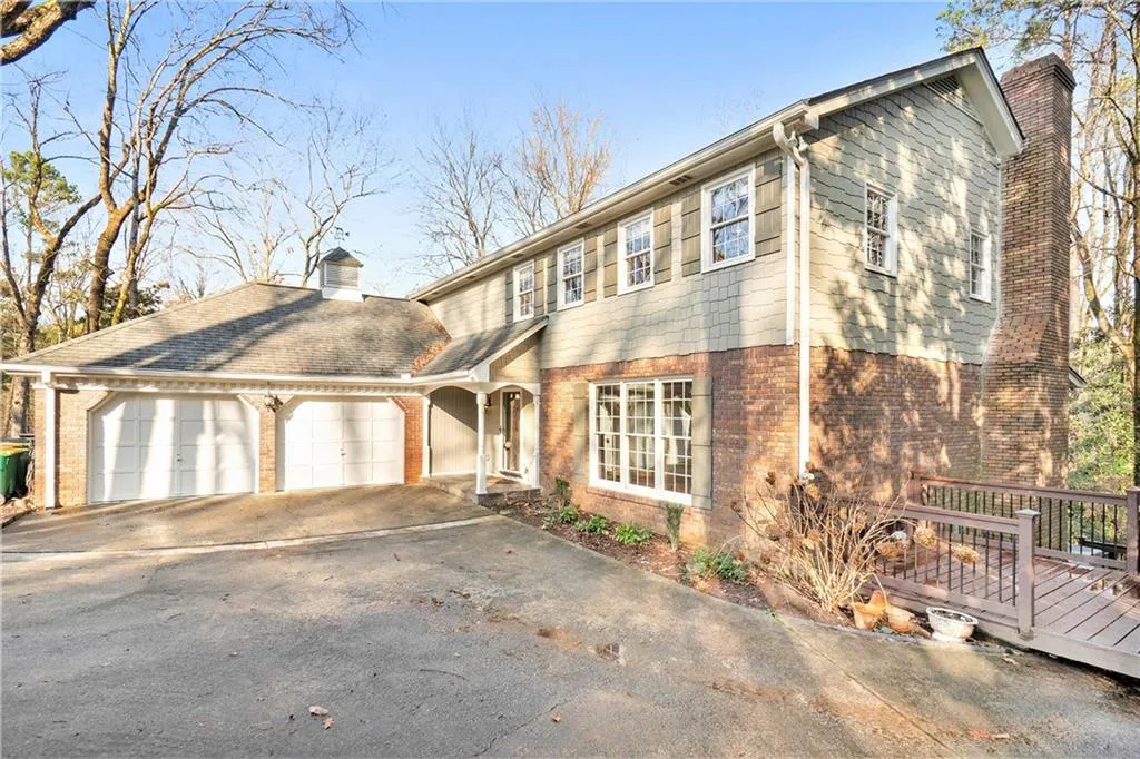 7105 Hunters Branch Drive, Sandy Springs, Georgia 30328, 5 Bedrooms Bedrooms, ,3 BathroomsBathrooms,Residential,Sold,7105 Hunters Branch Drive,6983768