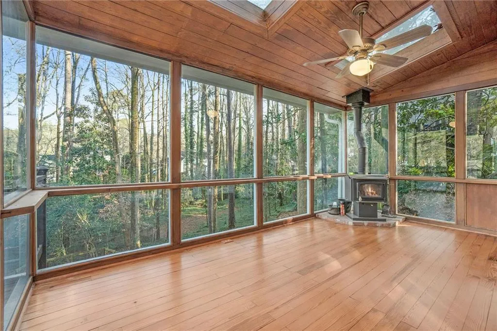 7105 Hunters Branch Drive, Sandy Springs, Georgia 30328, 5 Bedrooms Bedrooms, ,3 BathroomsBathrooms,Residential,Sold,7105 Hunters Branch Drive,6983768