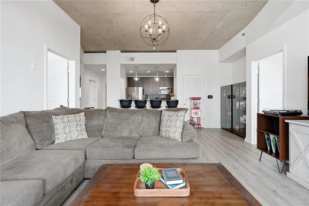250 Pharr Road Ne Unit 1005, Atlanta, Georgia 30305, 2 Bedrooms Bedrooms, 0 ,2 BathroomsBathrooms,Residential,For Sale,250 Pharr Road Ne Unit 1005,7805907