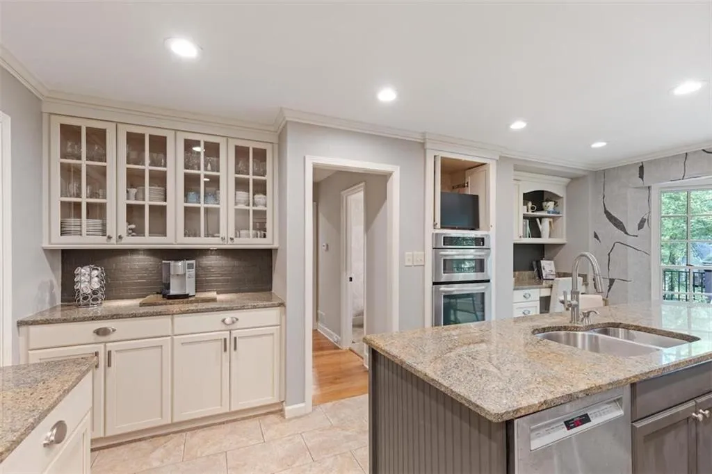 960 Lost Forest Drive, Sandy Springs, Georgia 30328, 6 Bedrooms Bedrooms, ,3 BathroomsBathrooms,Residential,For Sale,960 Lost Forest Drive,7582107
