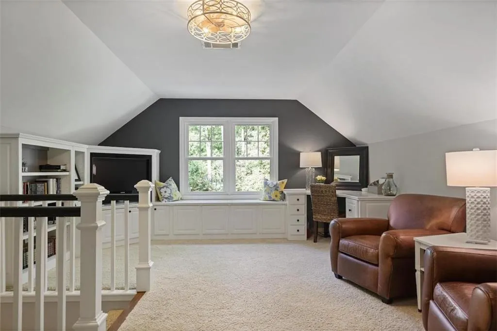 Bonus room or 5th upstairs bedroom
