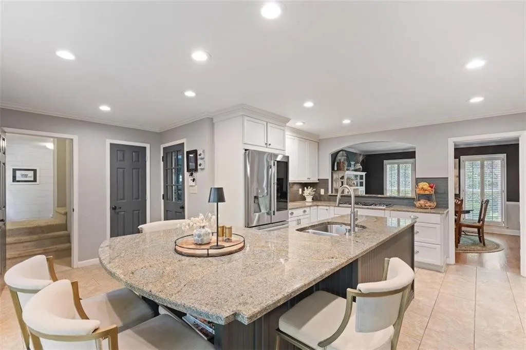 960 Lost Forest Drive, Sandy Springs, Georgia 30328, 6 Bedrooms Bedrooms, ,3 BathroomsBathrooms,Residential,For Sale,960 Lost Forest Drive,7582107