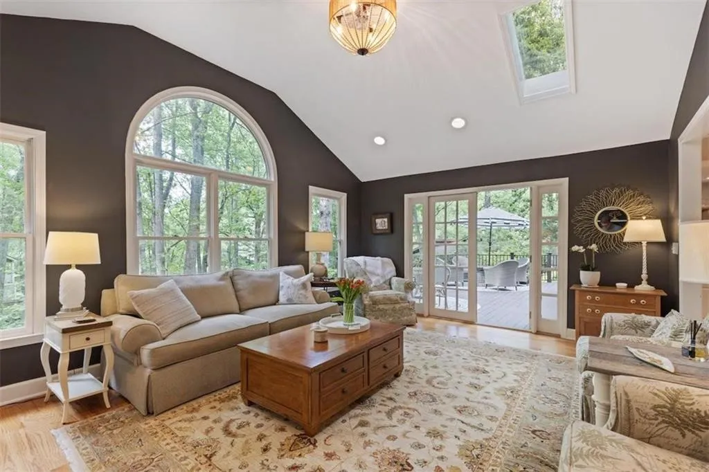 960 Lost Forest Drive, Sandy Springs, Georgia 30328, 6 Bedrooms Bedrooms, ,3 BathroomsBathrooms,Residential,For Sale,960 Lost Forest Drive,7582107