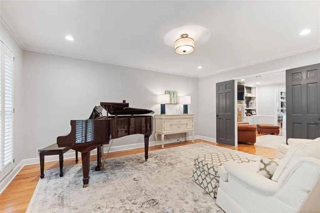 960 Lost Forest Drive, Sandy Springs, Georgia 30328, 6 Bedrooms Bedrooms, ,3 BathroomsBathrooms,Residential,For Sale,960 Lost Forest Drive,7582107