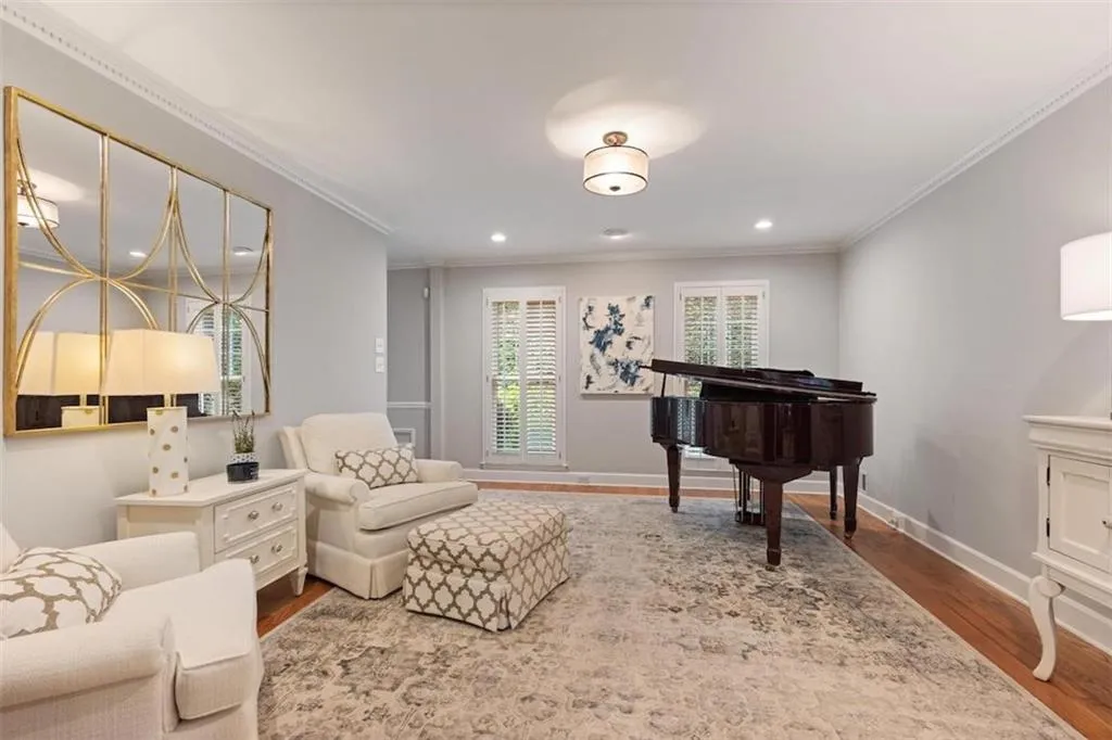 960 Lost Forest Drive, Sandy Springs, Georgia 30328, 6 Bedrooms Bedrooms, ,3 BathroomsBathrooms,Residential,For Sale,960 Lost Forest Drive,7582107