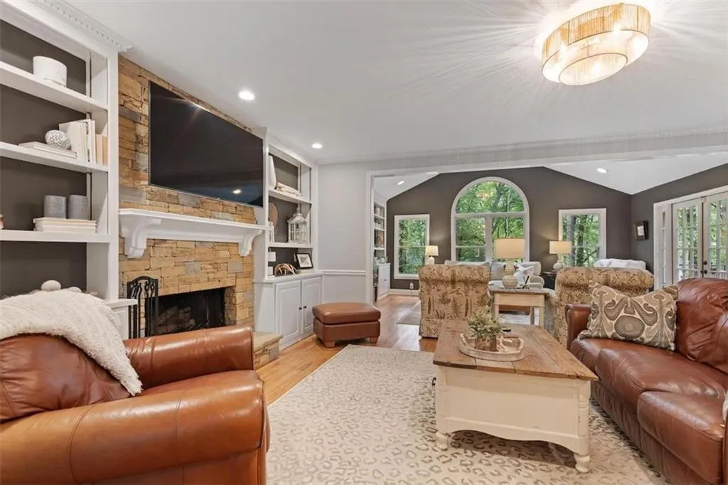 960 Lost Forest Drive, Sandy Springs, Georgia 30328, 6 Bedrooms Bedrooms, ,3 BathroomsBathrooms,Residential,For Sale,960 Lost Forest Drive,7582107