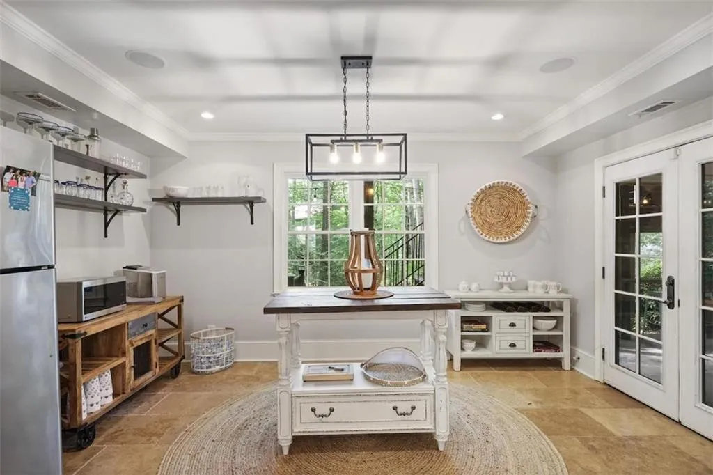 960 Lost Forest Drive, Sandy Springs, Georgia 30328, 6 Bedrooms Bedrooms, ,3 BathroomsBathrooms,Residential,For Sale,960 Lost Forest Drive,7582107