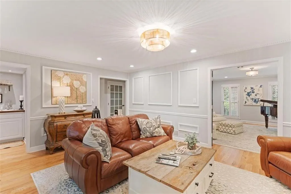 960 Lost Forest Drive, Sandy Springs, Georgia 30328, 6 Bedrooms Bedrooms, ,3 BathroomsBathrooms,Residential,For Sale,960 Lost Forest Drive,7582107