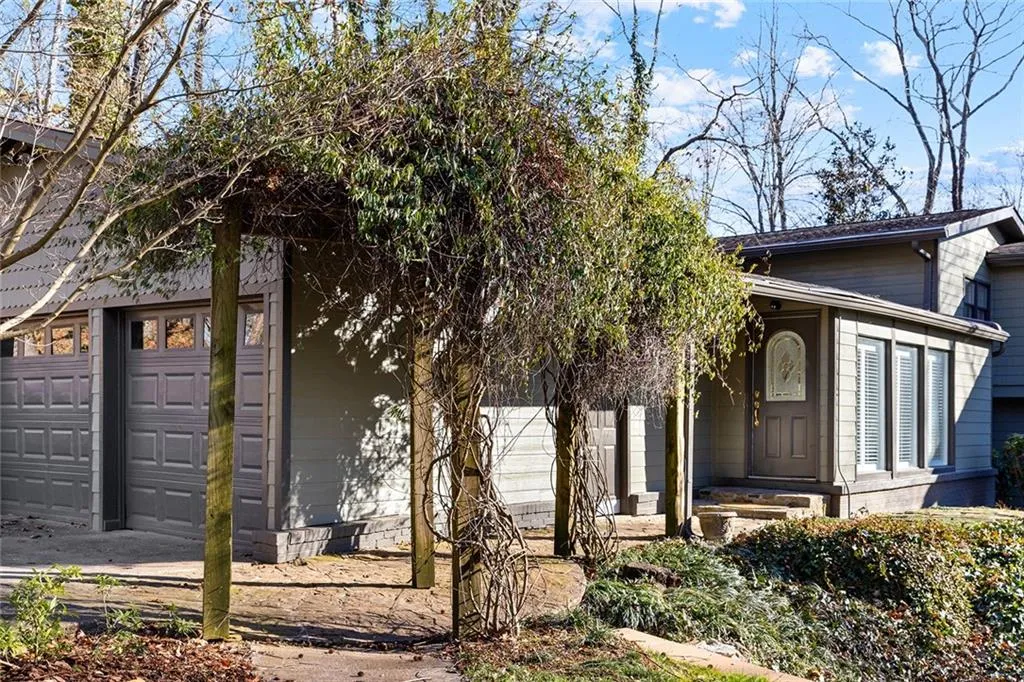 Doorway to property with a porch and a garage