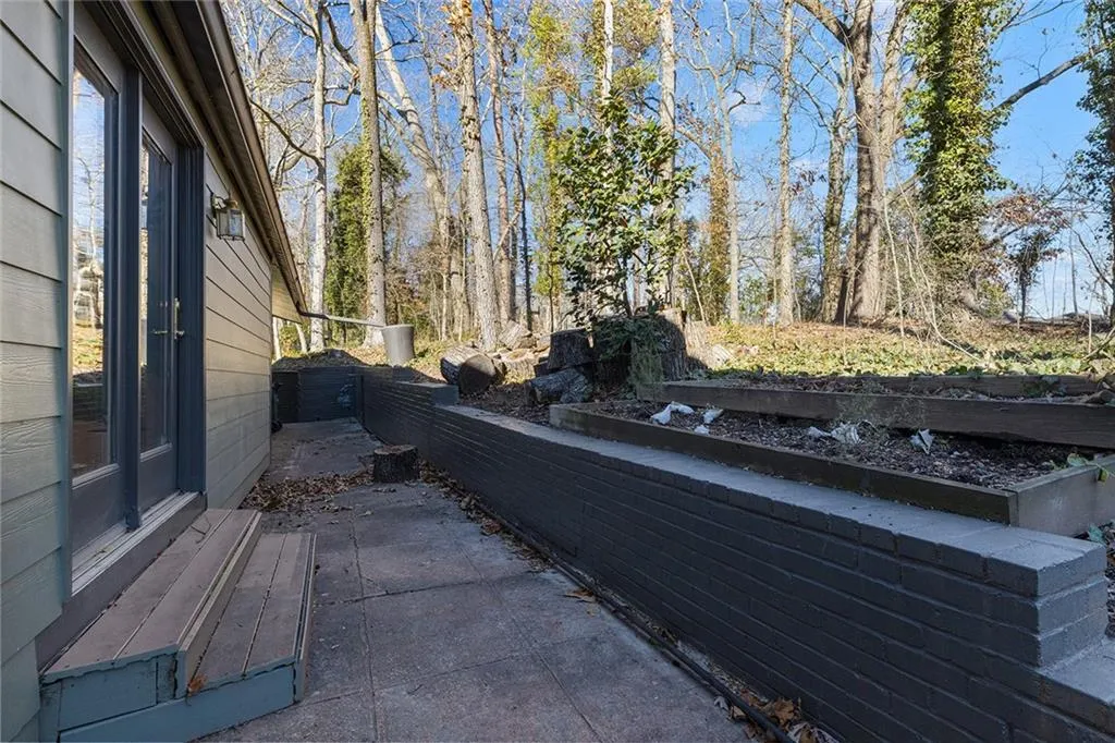 565 Timberland Drive, Atlanta, Georgia 30342, 5 Bedrooms Bedrooms, ,4 BathroomsBathrooms,Residential,For Sale,565 Timberland Drive,7710095