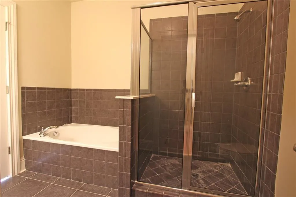 208 Le Gran Cove, Sandy Springs, Georgia 30328, 2 Bedrooms Bedrooms, ,2 BathroomsBathrooms,Residential,Sold,208 Le Gran Cove,5882766