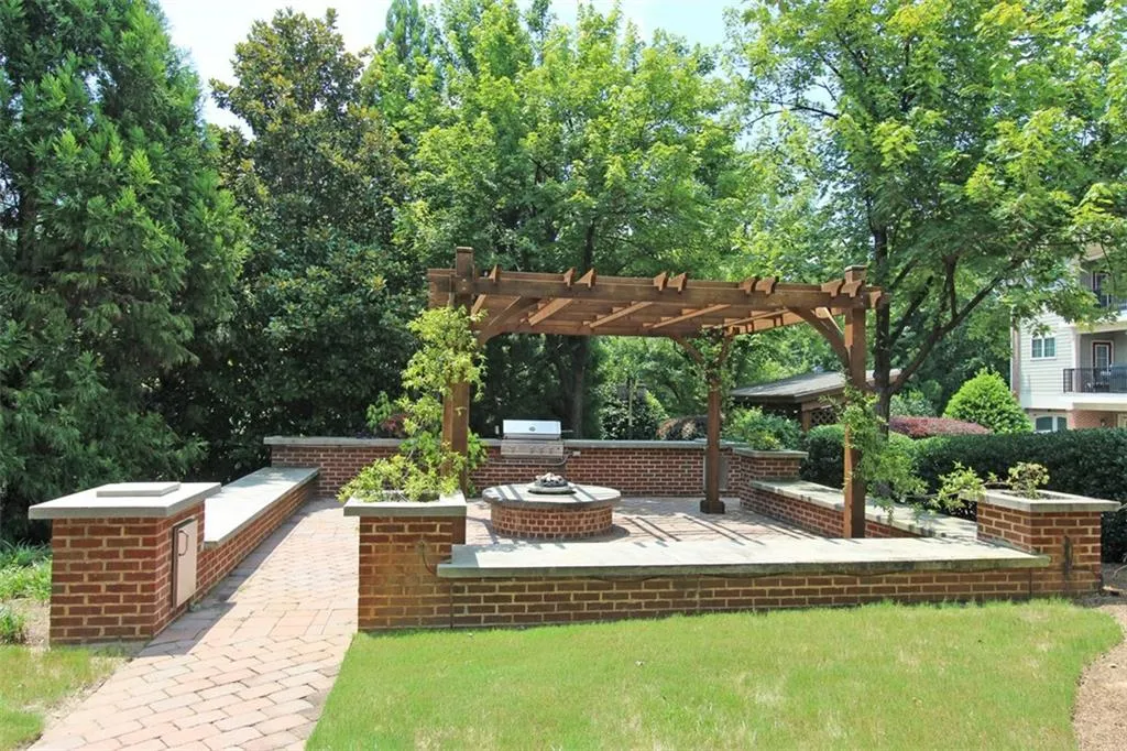 208 Le Gran Cove, Sandy Springs, Georgia 30328, 2 Bedrooms Bedrooms, ,2 BathroomsBathrooms,Residential,Sold,208 Le Gran Cove,5882766