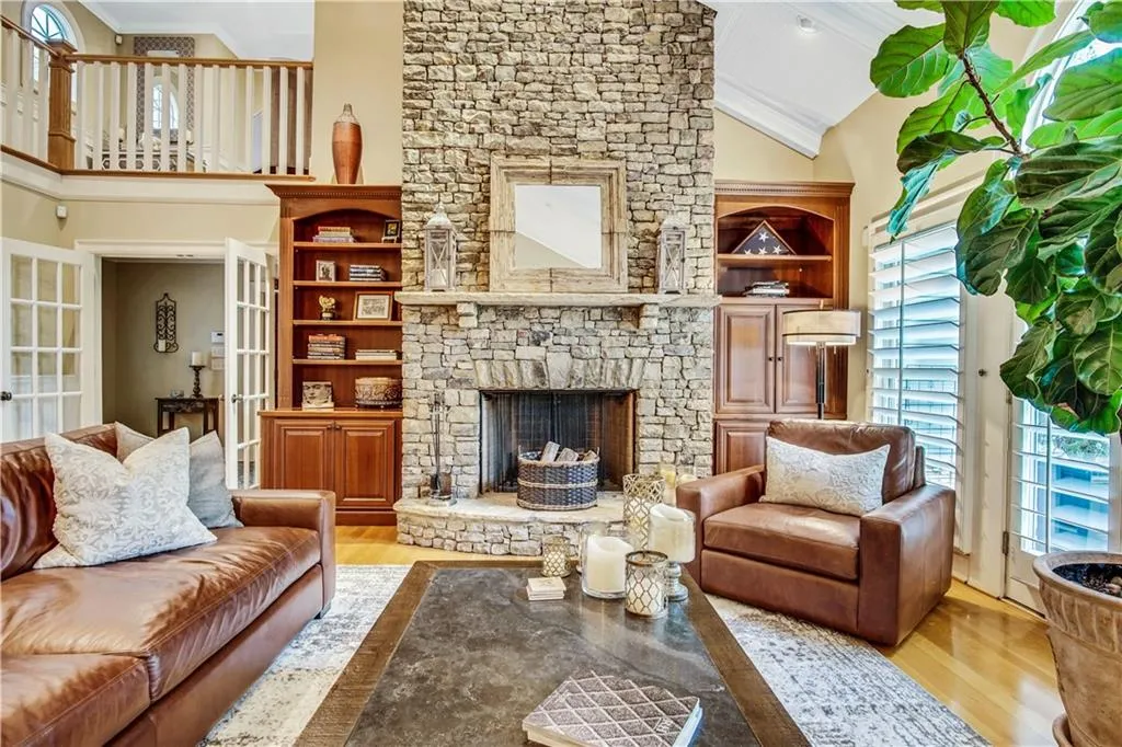 5047 Nesbit Ferry Lane, Sandy Springs, Georgia 30350, 5 Bedrooms Bedrooms, ,6 BathroomsBathrooms,Residential,Sold,5047 Nesbit Ferry Lane,6708103