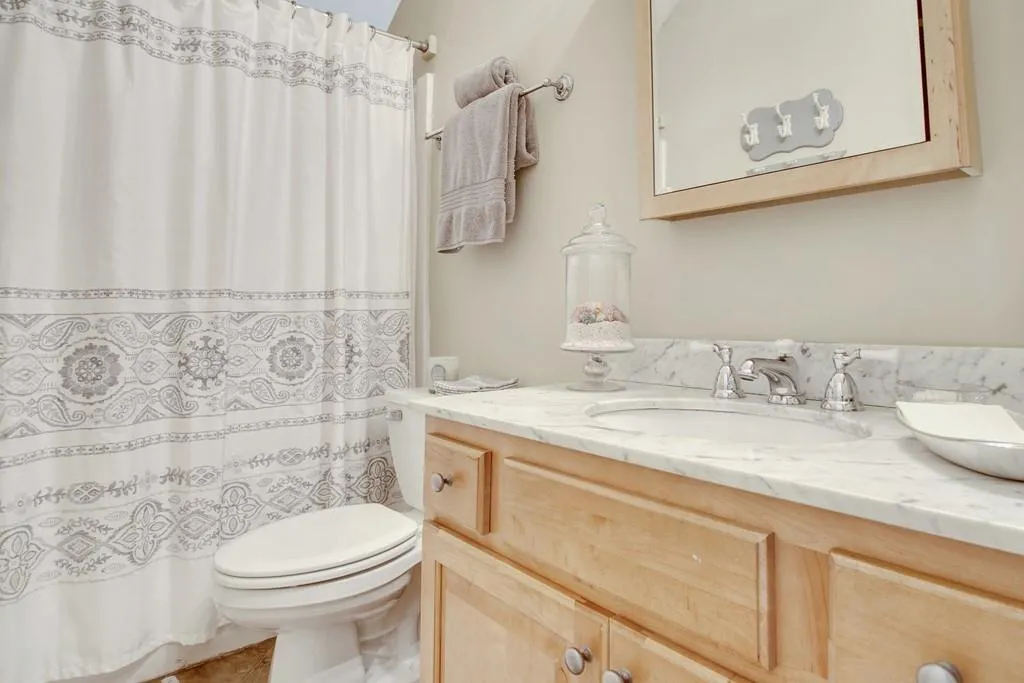 5047 Nesbit Ferry Lane, Sandy Springs, Georgia 30350, 5 Bedrooms Bedrooms, ,6 BathroomsBathrooms,Residential,Sold,5047 Nesbit Ferry Lane,6708103