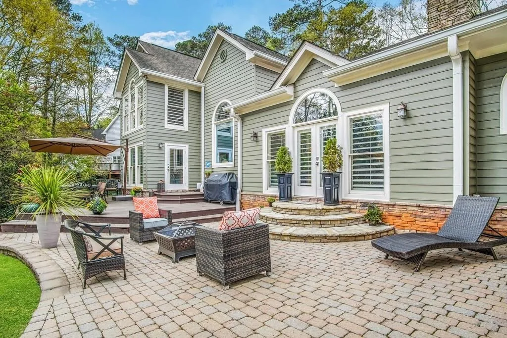 5047 Nesbit Ferry Lane, Sandy Springs, Georgia 30350, 5 Bedrooms Bedrooms, ,6 BathroomsBathrooms,Residential,Sold,5047 Nesbit Ferry Lane,6708103