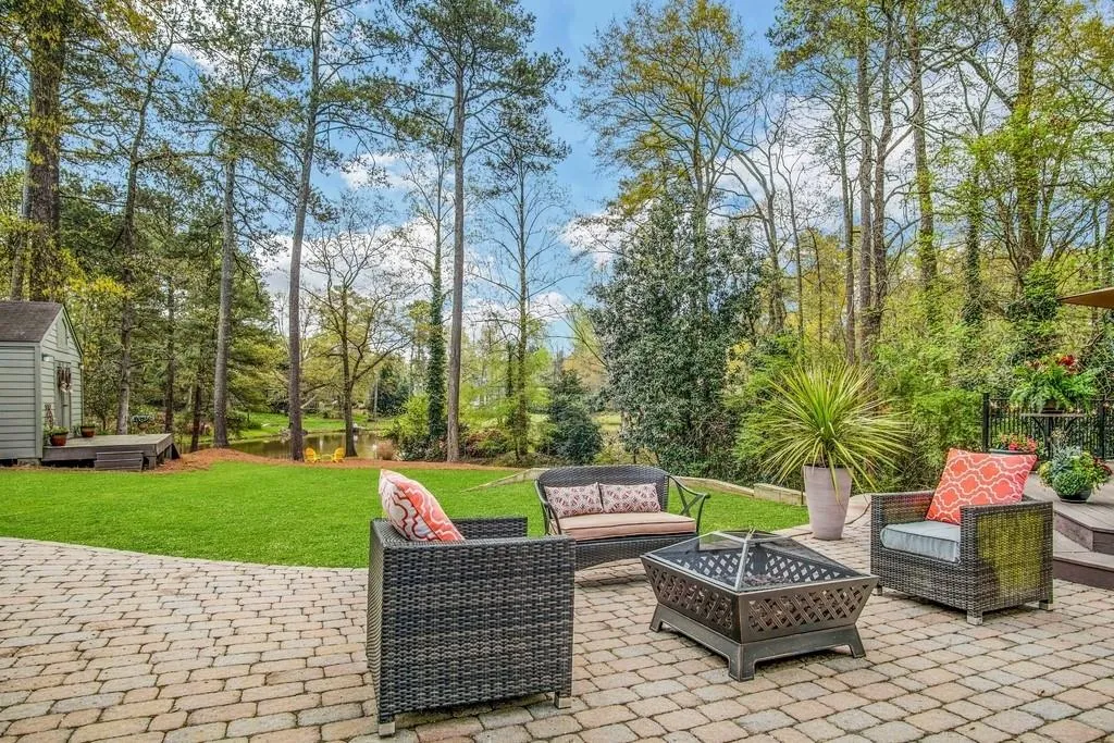 5047 Nesbit Ferry Lane, Sandy Springs, Georgia 30350, 5 Bedrooms Bedrooms, ,6 BathroomsBathrooms,Residential,Sold,5047 Nesbit Ferry Lane,6708103