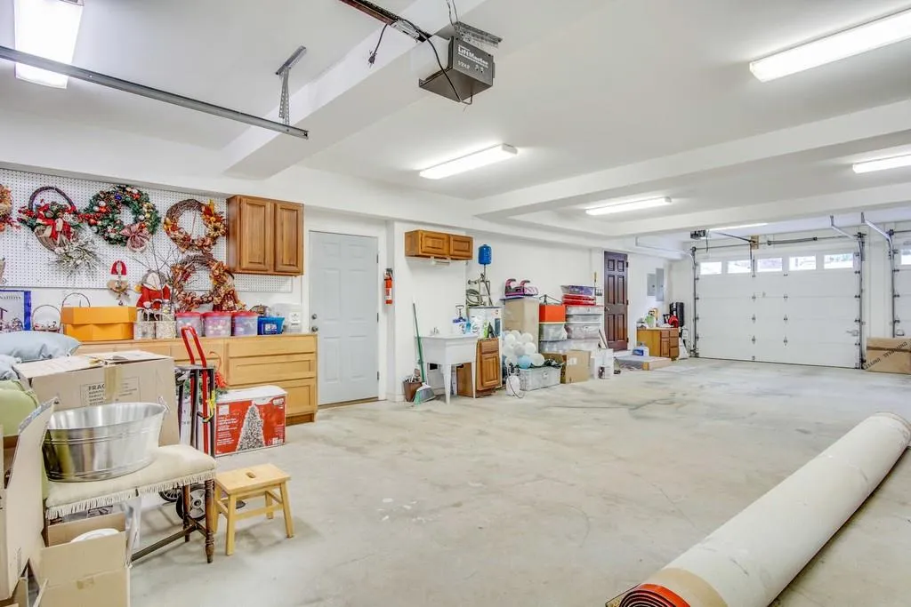 5047 Nesbit Ferry Lane, Sandy Springs, Georgia 30350, 5 Bedrooms Bedrooms, ,6 BathroomsBathrooms,Residential,Sold,5047 Nesbit Ferry Lane,6708103