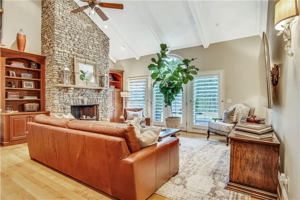 5047 Nesbit Ferry Lane, Sandy Springs, Georgia 30350, 5 Bedrooms Bedrooms, ,6 BathroomsBathrooms,Residential,Sold,5047 Nesbit Ferry Lane,6708103