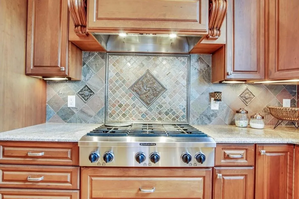 5047 Nesbit Ferry Lane, Sandy Springs, Georgia 30350, 5 Bedrooms Bedrooms, ,6 BathroomsBathrooms,Residential,Sold,5047 Nesbit Ferry Lane,6708103