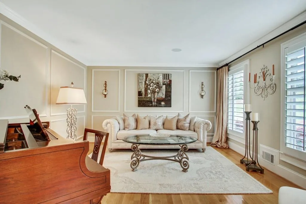 5047 Nesbit Ferry Lane, Sandy Springs, Georgia 30350, 5 Bedrooms Bedrooms, ,6 BathroomsBathrooms,Residential,Sold,5047 Nesbit Ferry Lane,6708103