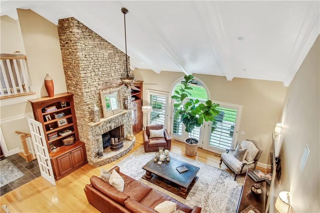 5047 Nesbit Ferry Lane, Sandy Springs, Georgia 30350, 5 Bedrooms Bedrooms, ,6 BathroomsBathrooms,Residential,Sold,5047 Nesbit Ferry Lane,6708103