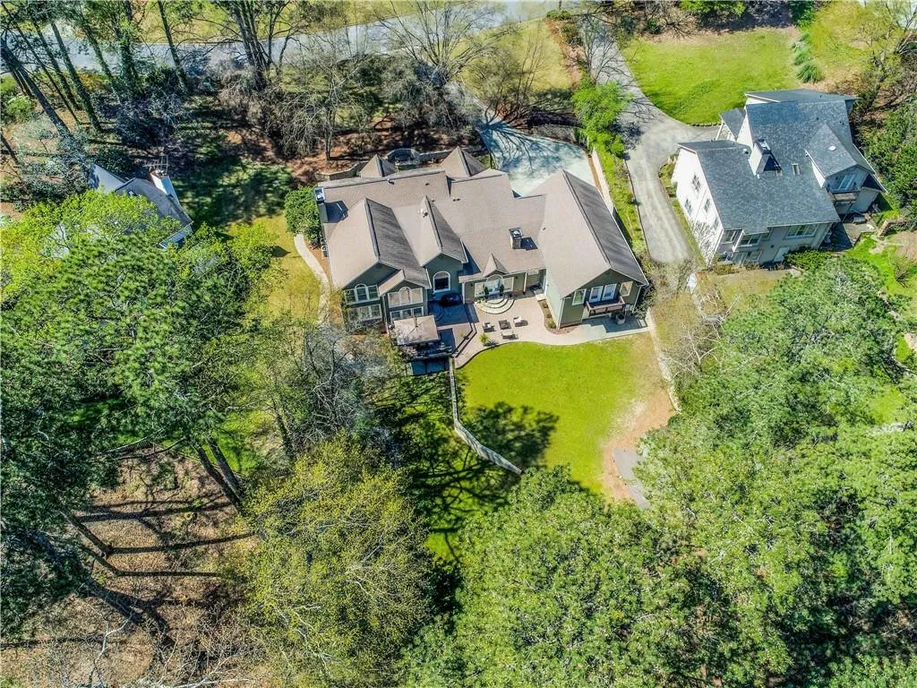 5047 Nesbit Ferry Lane, Sandy Springs, Georgia 30350, 5 Bedrooms Bedrooms, ,6 BathroomsBathrooms,Residential,Sold,5047 Nesbit Ferry Lane,6708103