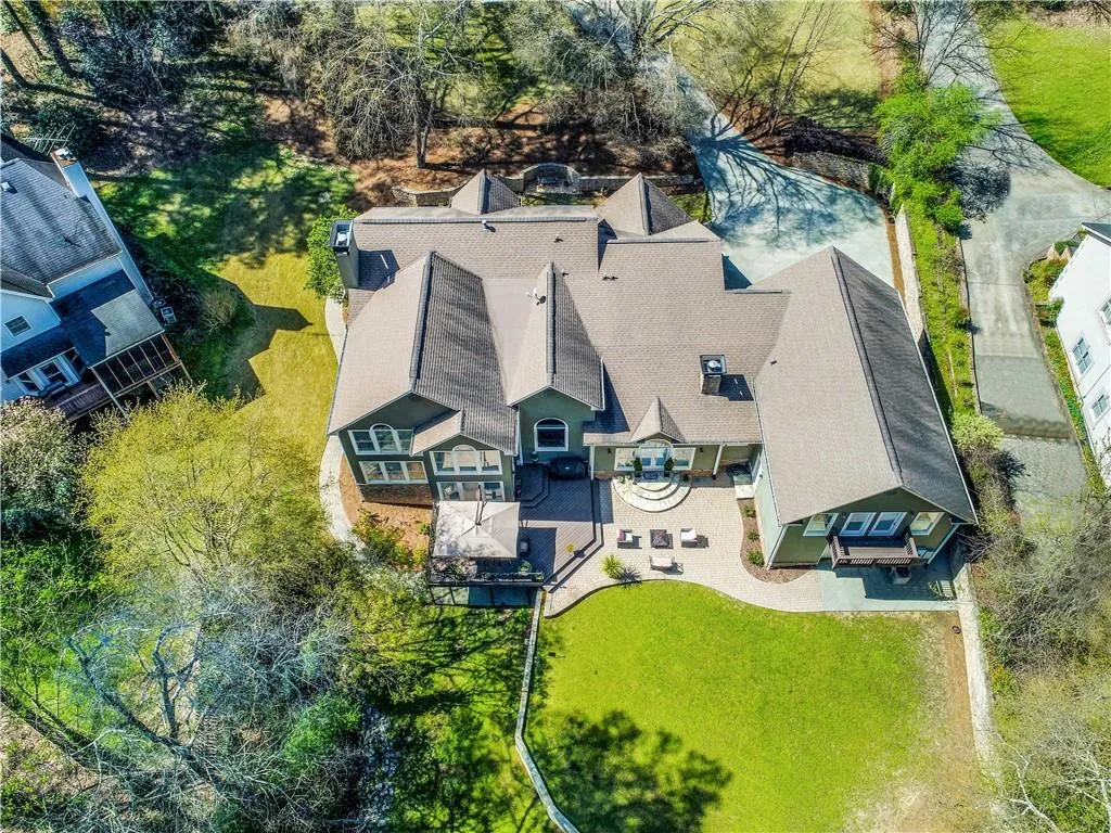 5047 Nesbit Ferry Lane, Sandy Springs, Georgia 30350, 5 Bedrooms Bedrooms, ,6 BathroomsBathrooms,Residential,Sold,5047 Nesbit Ferry Lane,6708103