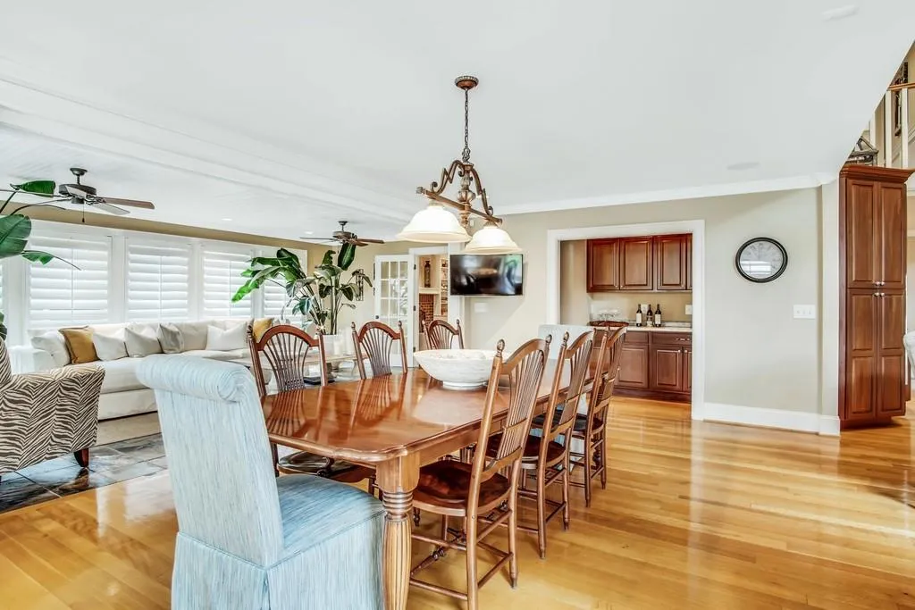 5047 Nesbit Ferry Lane, Sandy Springs, Georgia 30350, 5 Bedrooms Bedrooms, ,6 BathroomsBathrooms,Residential,Sold,5047 Nesbit Ferry Lane,6708103