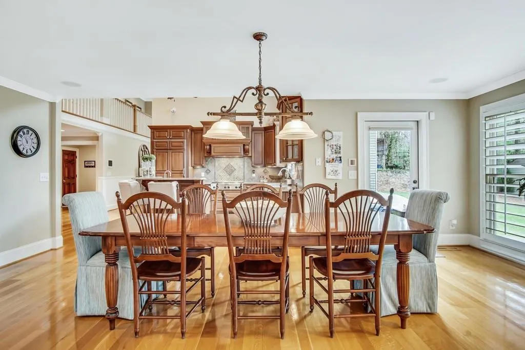 5047 Nesbit Ferry Lane, Sandy Springs, Georgia 30350, 5 Bedrooms Bedrooms, ,6 BathroomsBathrooms,Residential,Sold,5047 Nesbit Ferry Lane,6708103