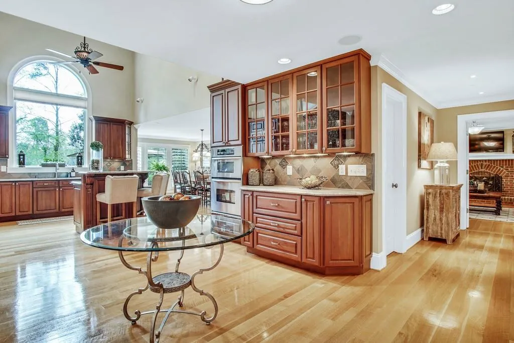 5047 Nesbit Ferry Lane, Sandy Springs, Georgia 30350, 5 Bedrooms Bedrooms, ,6 BathroomsBathrooms,Residential,Sold,5047 Nesbit Ferry Lane,6708103