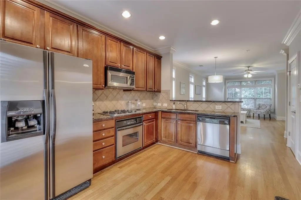 191 Le Gran Court, Sandy Springs, Georgia 30328, 2 Bedrooms Bedrooms, ,2 BathroomsBathrooms,Residential,Sold,191 Le Gran Court,6038231
