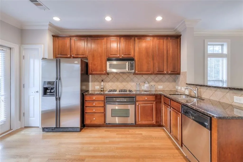 191 Le Gran Court, Sandy Springs, Georgia 30328, 2 Bedrooms Bedrooms, ,2 BathroomsBathrooms,Residential,Sold,191 Le Gran Court,6038231