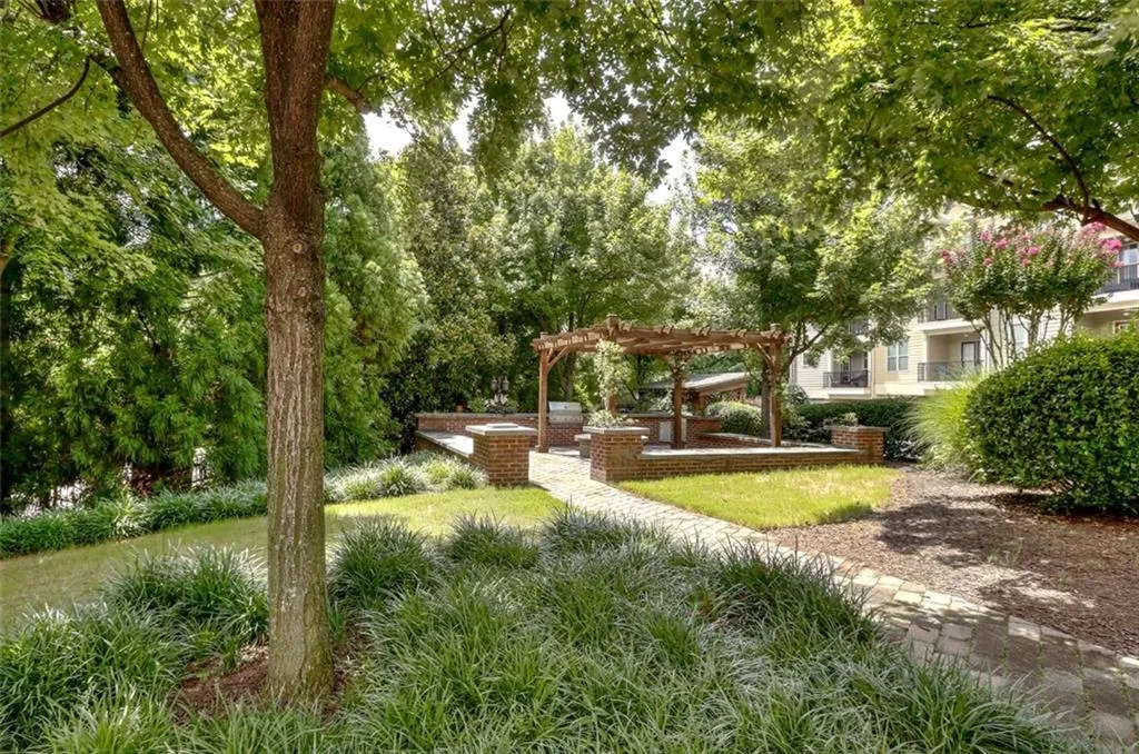 191 Le Gran Court, Sandy Springs, Georgia 30328, 2 Bedrooms Bedrooms, ,2 BathroomsBathrooms,Residential,Sold,191 Le Gran Court,6038231