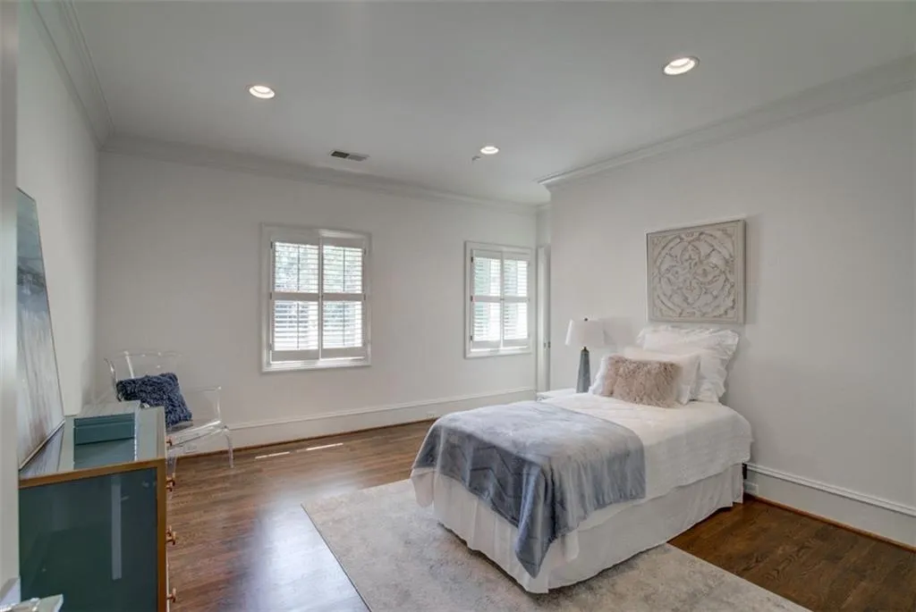 70 Finch Forest Trail, Sandy Springs, Georgia 30327, 8 Bedrooms Bedrooms, ,7 BathroomsBathrooms,Residential,Sold,70 Finch Forest Trail,6691477