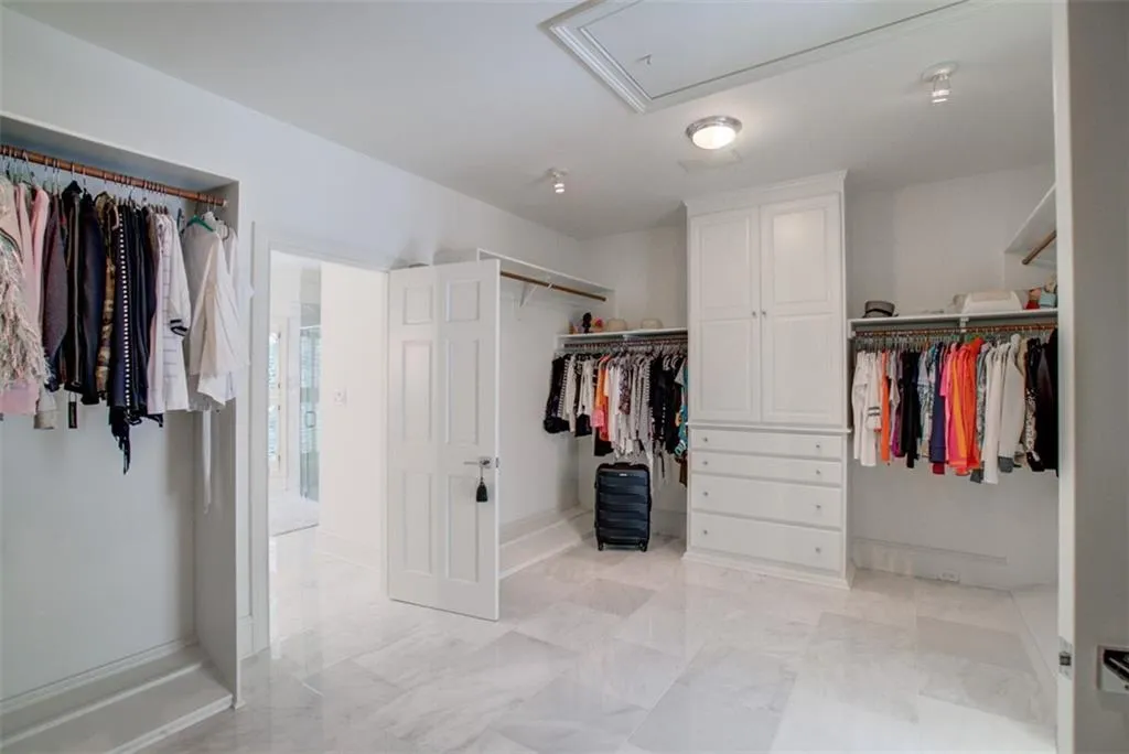 70 Finch Forest Trail, Sandy Springs, Georgia 30327, 8 Bedrooms Bedrooms, ,7 BathroomsBathrooms,Residential,Sold,70 Finch Forest Trail,6691477