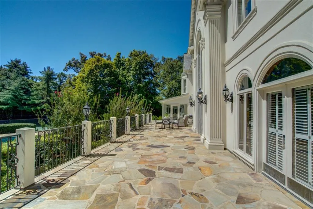 70 Finch Forest Trail, Sandy Springs, Georgia 30327, 8 Bedrooms Bedrooms, ,7 BathroomsBathrooms,Residential,Sold,70 Finch Forest Trail,6691477