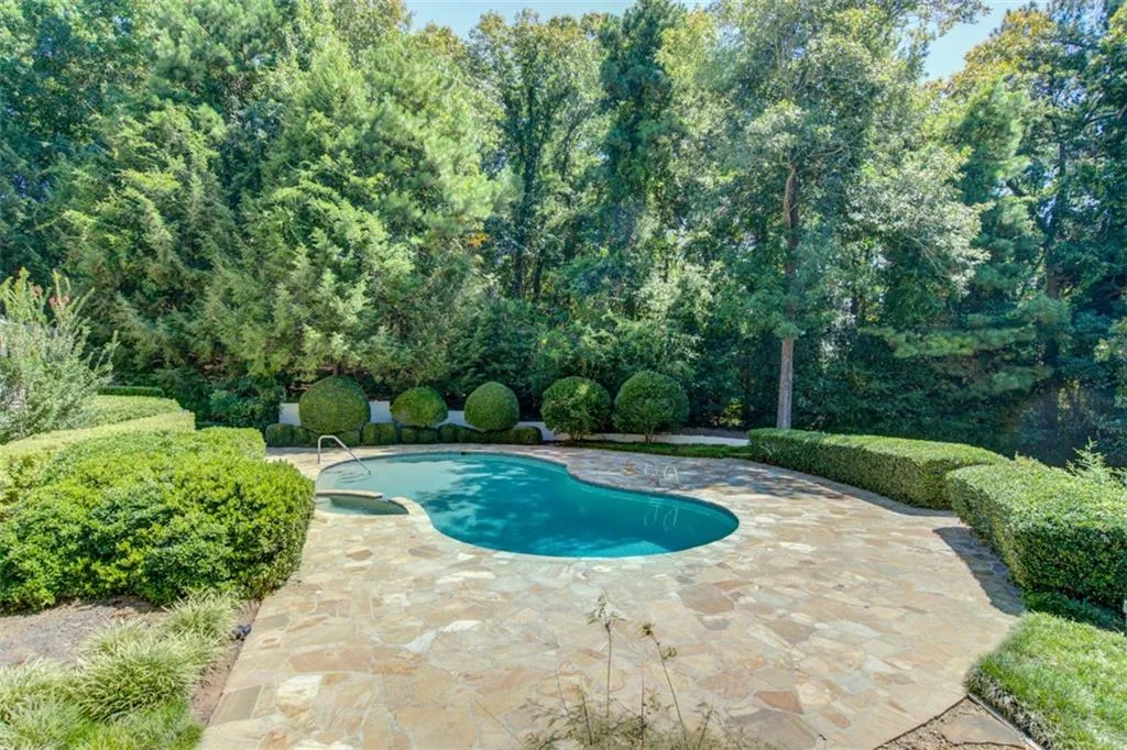 70 Finch Forest Trail, Sandy Springs, Georgia 30327, 8 Bedrooms Bedrooms, ,7 BathroomsBathrooms,Residential,Sold,70 Finch Forest Trail,6691477