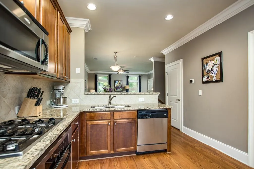 821 Perennial Drive, Sandy Springs, Georgia 30328, 2 Bedrooms Bedrooms, ,2 BathroomsBathrooms,Residential,Sold,821 Perennial Drive,6023496