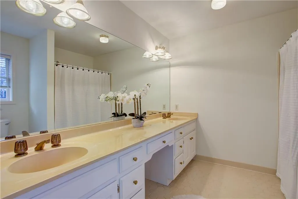 2400 Kimbrough Court, Sandy Springs, Georgia 30350, 4 Bedrooms Bedrooms, ,4 BathroomsBathrooms,Residential,Sold,2400 Kimbrough Court,6976966