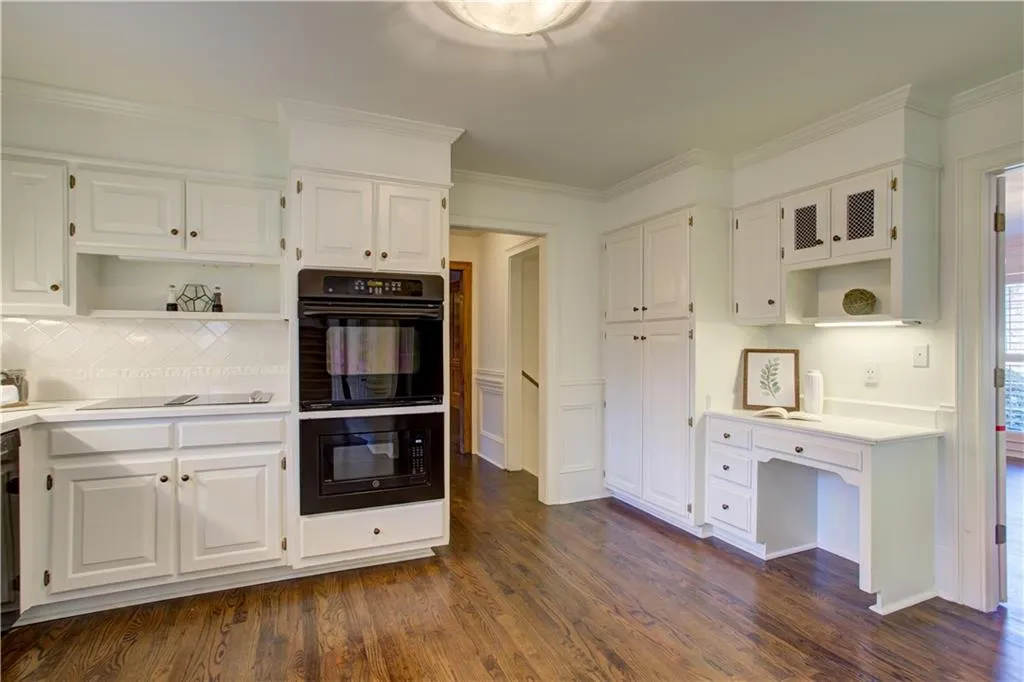 2400 Kimbrough Court, Sandy Springs, Georgia 30350, 4 Bedrooms Bedrooms, ,4 BathroomsBathrooms,Residential,Sold,2400 Kimbrough Court,6976966