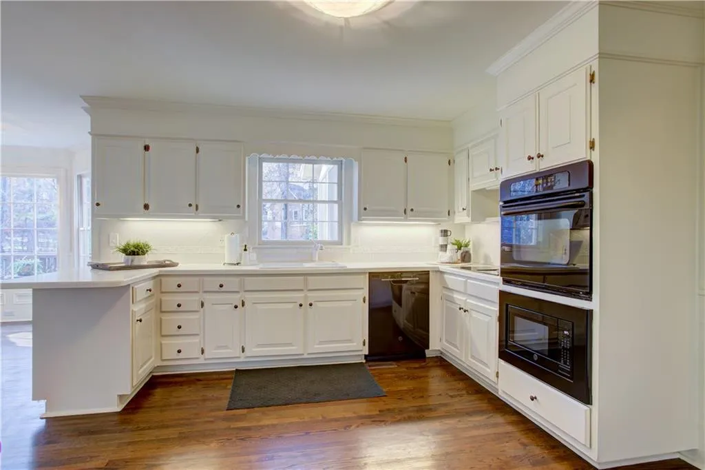 2400 Kimbrough Court, Sandy Springs, Georgia 30350, 4 Bedrooms Bedrooms, ,4 BathroomsBathrooms,Residential,Sold,2400 Kimbrough Court,6976966
