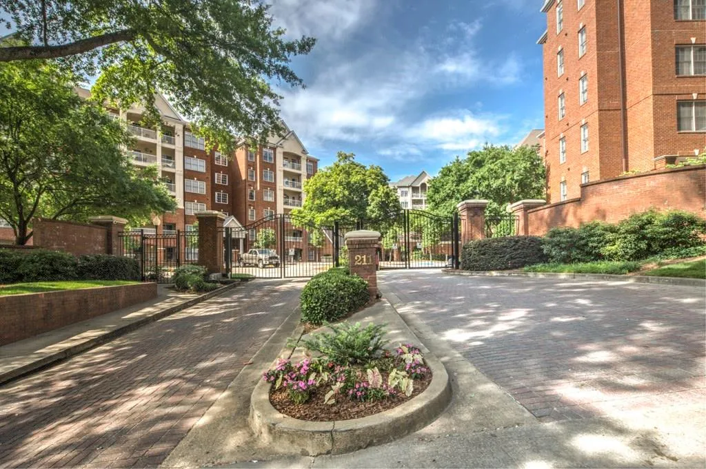 211 Colonial Homes Drive Nw Unit 1503, Atlanta, Georgia 30309, 3 Bedrooms Bedrooms, ,2 BathroomsBathrooms,Residential,Sold,211 Colonial Homes Drive Nw Unit 1503,5860549