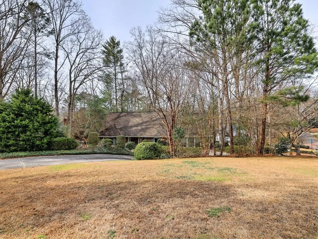 320 Thornwood Drive, Sandy Springs, Georgia 30328, 5 Bedrooms Bedrooms, ,4 BathroomsBathrooms,Residential,Sold,320 Thornwood Drive,6996546