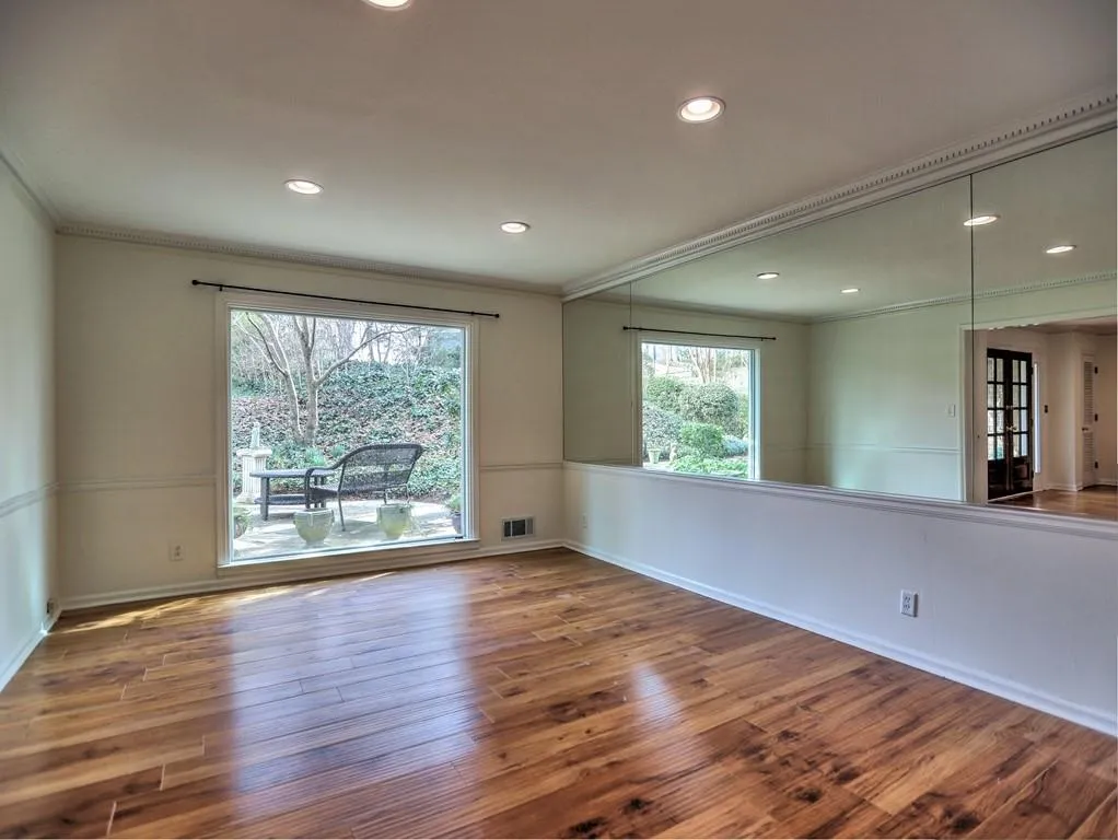 320 Thornwood Drive, Sandy Springs, Georgia 30328, 5 Bedrooms Bedrooms, ,4 BathroomsBathrooms,Residential,Sold,320 Thornwood Drive,6996546