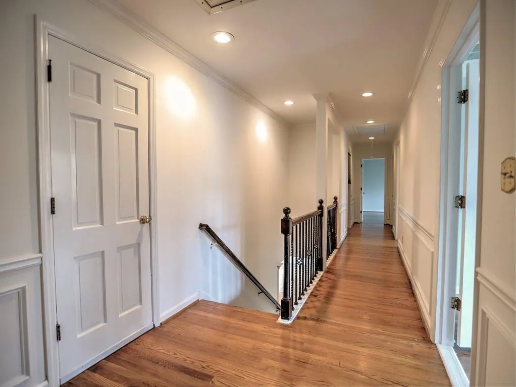 320 Thornwood Drive, Sandy Springs, Georgia 30328, 5 Bedrooms Bedrooms, ,4 BathroomsBathrooms,Residential,Sold,320 Thornwood Drive,6996546