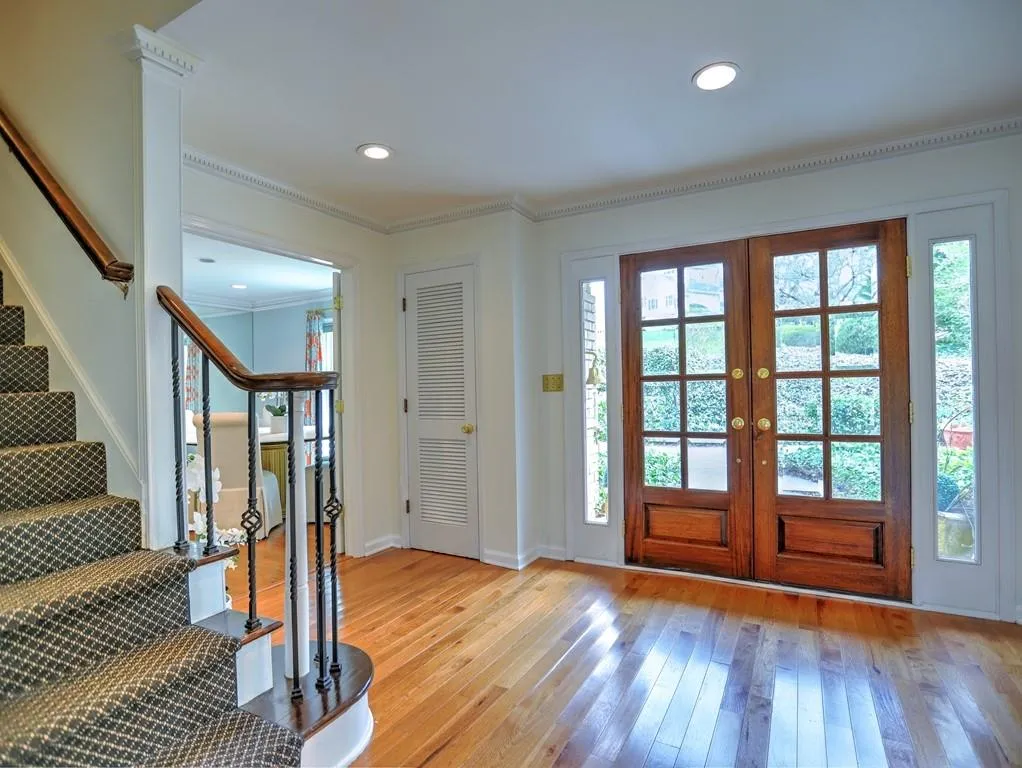 320 Thornwood Drive, Sandy Springs, Georgia 30328, 5 Bedrooms Bedrooms, ,4 BathroomsBathrooms,Residential,Sold,320 Thornwood Drive,6996546