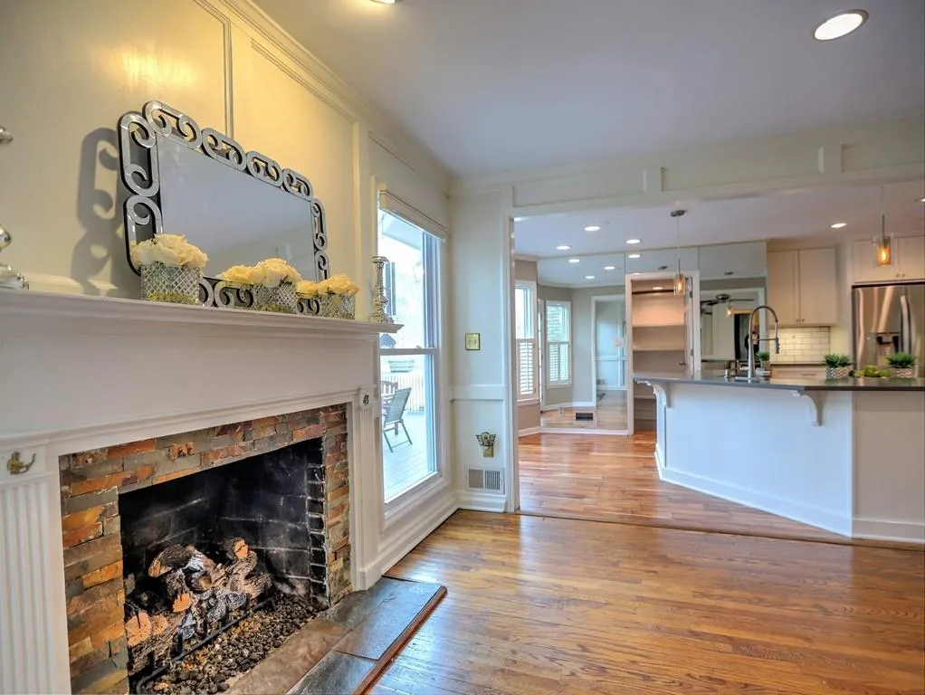 320 Thornwood Drive, Sandy Springs, Georgia 30328, 5 Bedrooms Bedrooms, ,4 BathroomsBathrooms,Residential,Sold,320 Thornwood Drive,6996546