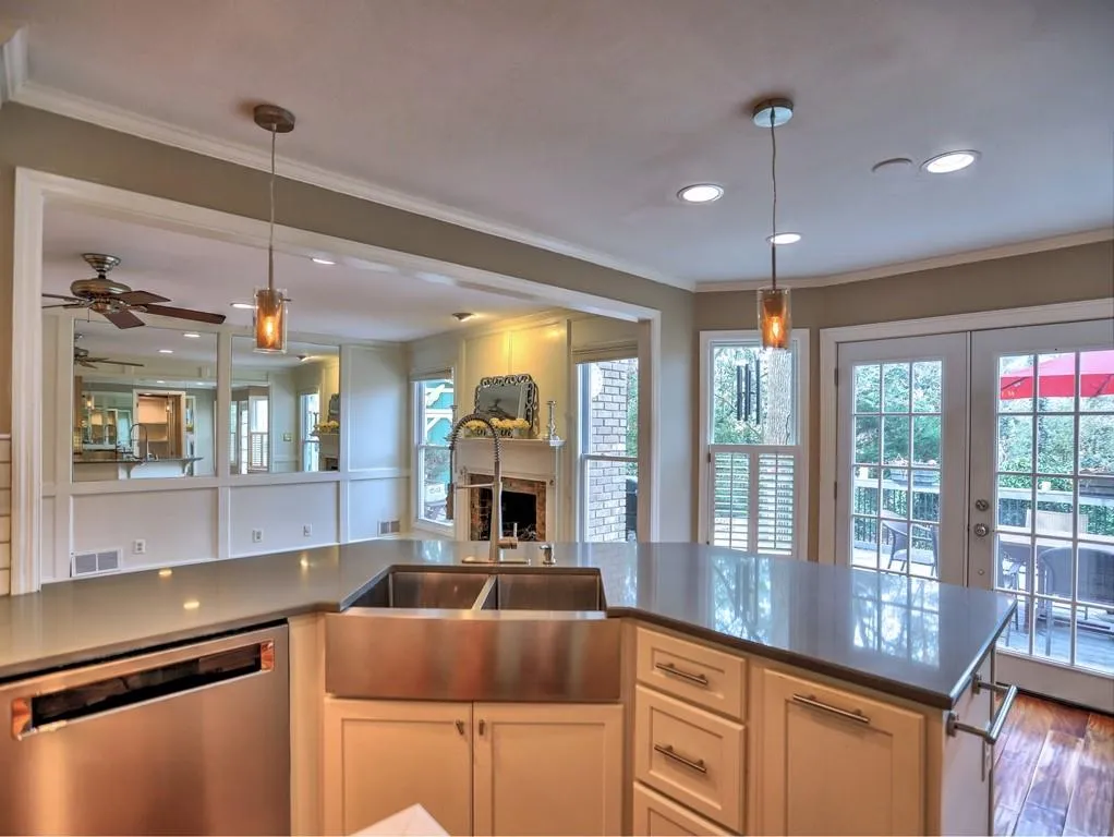 320 Thornwood Drive, Sandy Springs, Georgia 30328, 5 Bedrooms Bedrooms, ,4 BathroomsBathrooms,Residential,Sold,320 Thornwood Drive,6996546